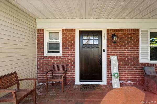 112 Ivy LN, Lido Beach, NY 11561