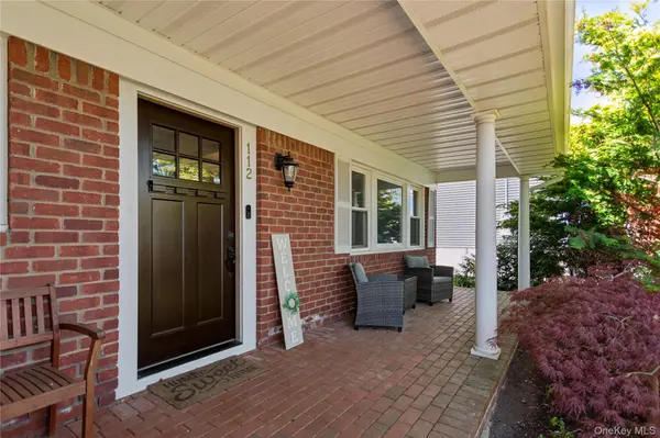 112 Ivy LN, Lido Beach, NY 11561