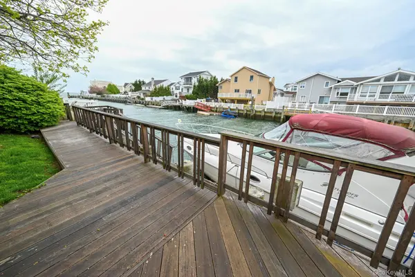 2912 Bay DR, Merrick, NY 11566