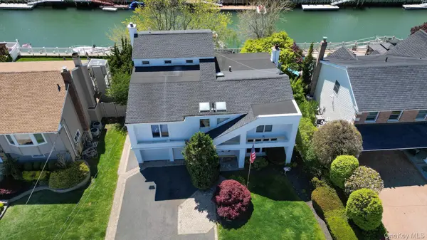 2912 Bay DR, Merrick, NY 11566