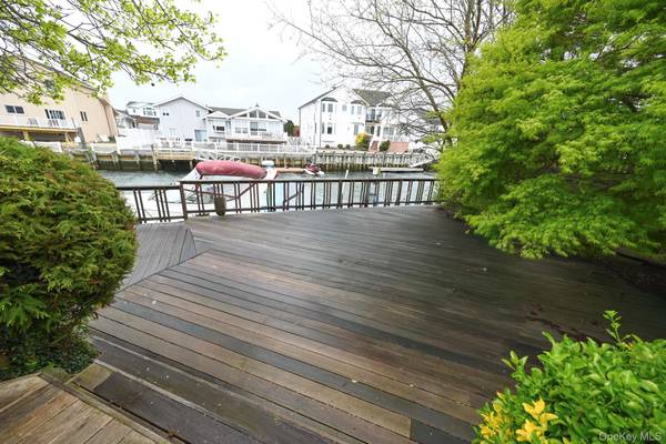 2912 Bay DR, Merrick, NY 11566