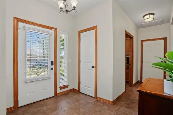 2827 Deer RUN, Altus, OK 73521
