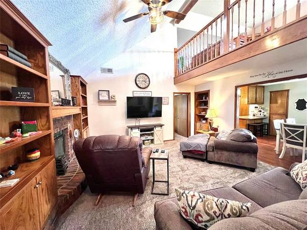 1808 SE 15th ST, Moore, OK 73160