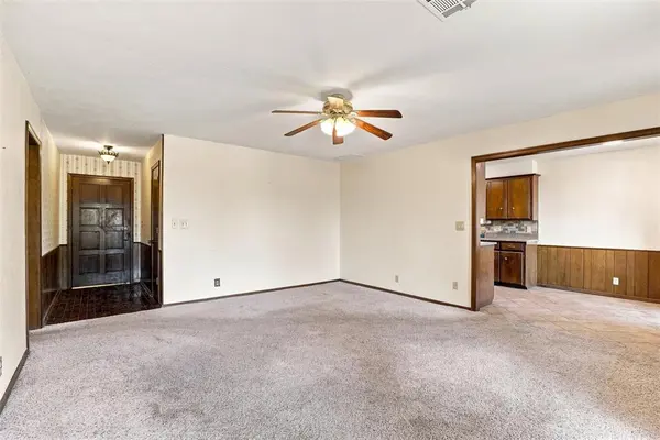 715 W Forest DR, Mustang, OK 73064
