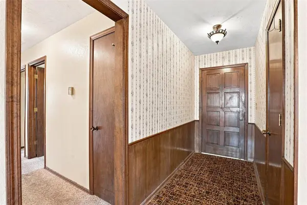 715 W Forest DR, Mustang, OK 73064