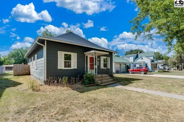 411 Santa Fe St, Halstead, KS 67056