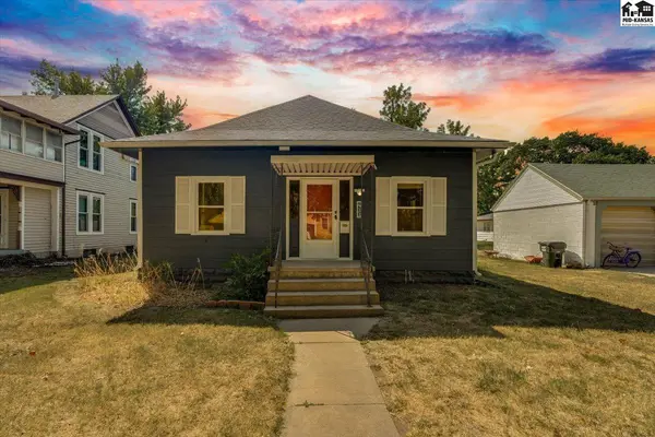 411 Santa Fe St, Halstead, KS 67056