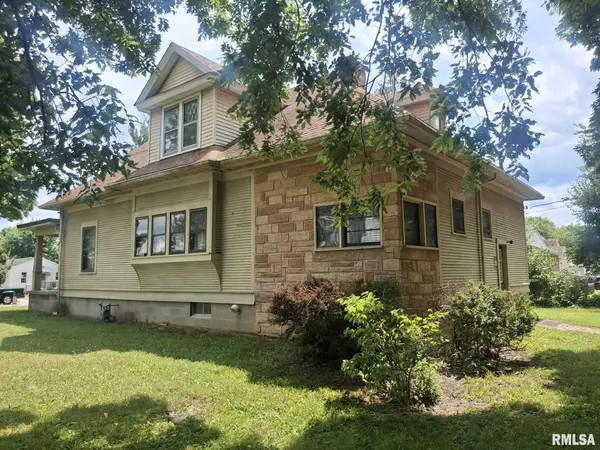 1017 N LOGAN ST, Lincoln, IL 62656