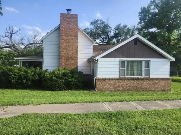421 N Chestnut, Burden, KS 67019