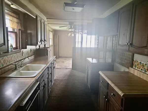 421 N Chestnut, Burden, KS 67019