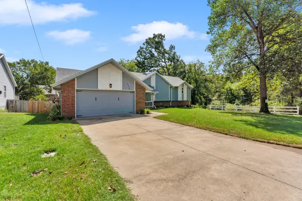 402 N Hightower AVE, Nixa, MO 65714