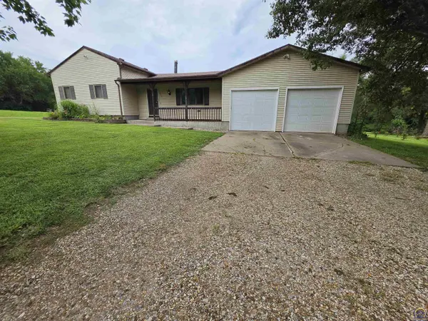 5820 NE Indian Creek RD, Topeka, KS 66617