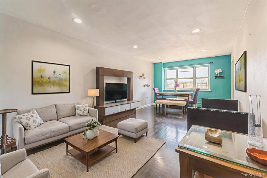 99-10 60th AVE #2G, Corona, NY 11368