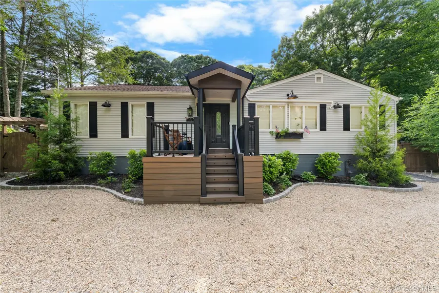 337 N Side RD, Wading River, NY 11792