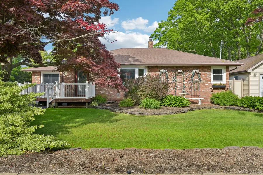 148 Oak AVE, Shirley, NY 11967