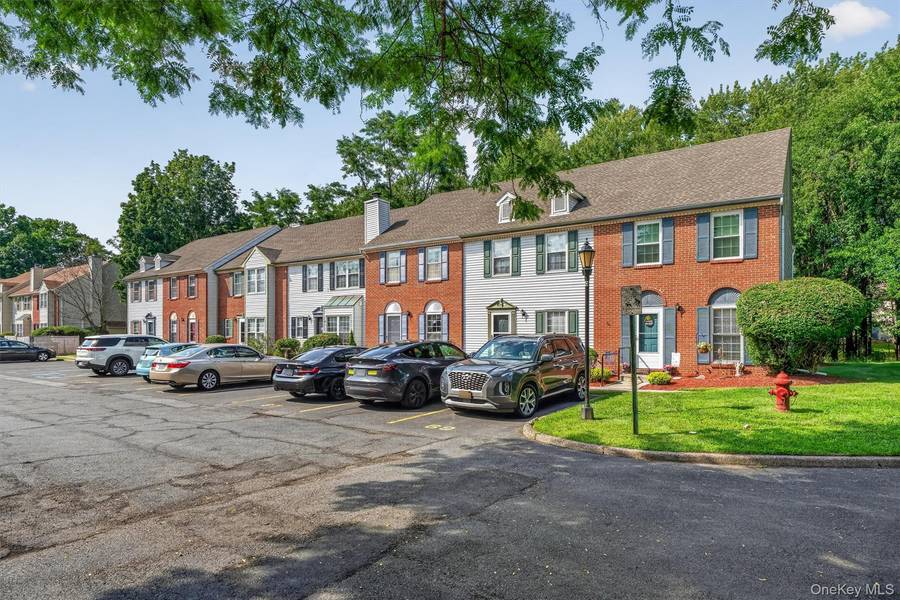 65 Yorkshire TER, Washingtonville, NY 10992