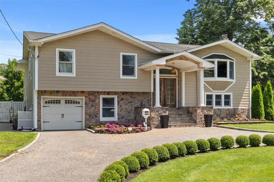 236 Windsor AVE, Brightwaters, NY 11718