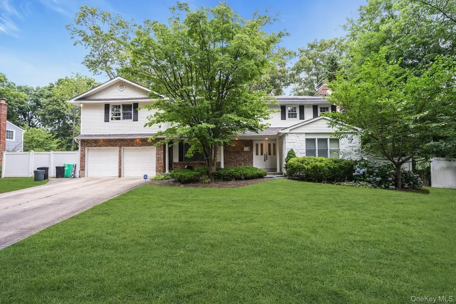 48 Colby DR, Dix Hills, NY 11746