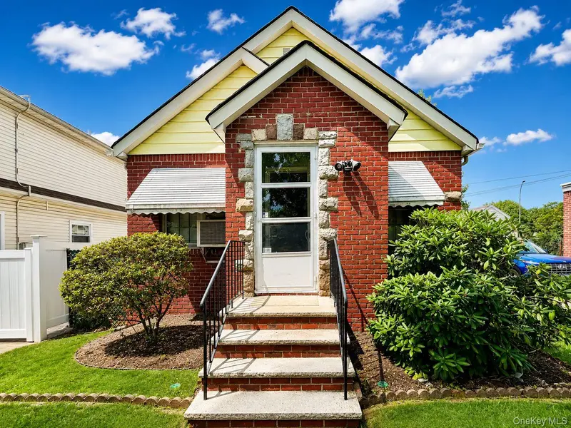 48-40 186th ST, Fresh Meadows, NY 11365