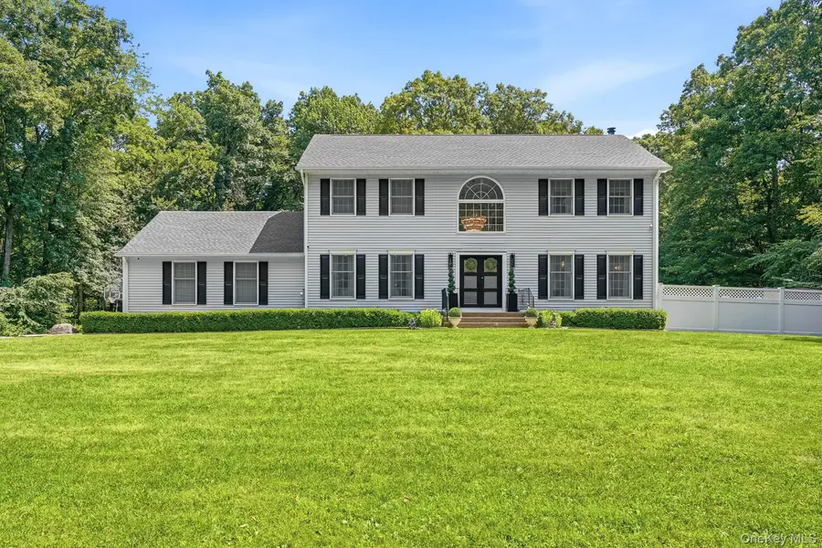 2 Tommys LN, South Salem, NY 10590