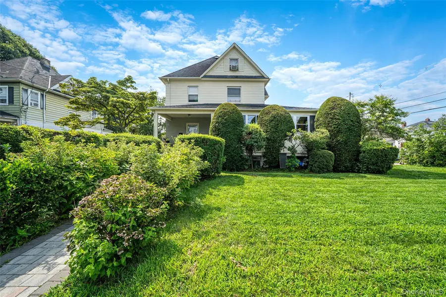 107 Whaley ST, Freeport, NY 11520