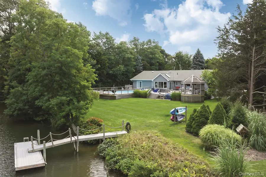 225 Lakeside DR, Southold, NY 11971
