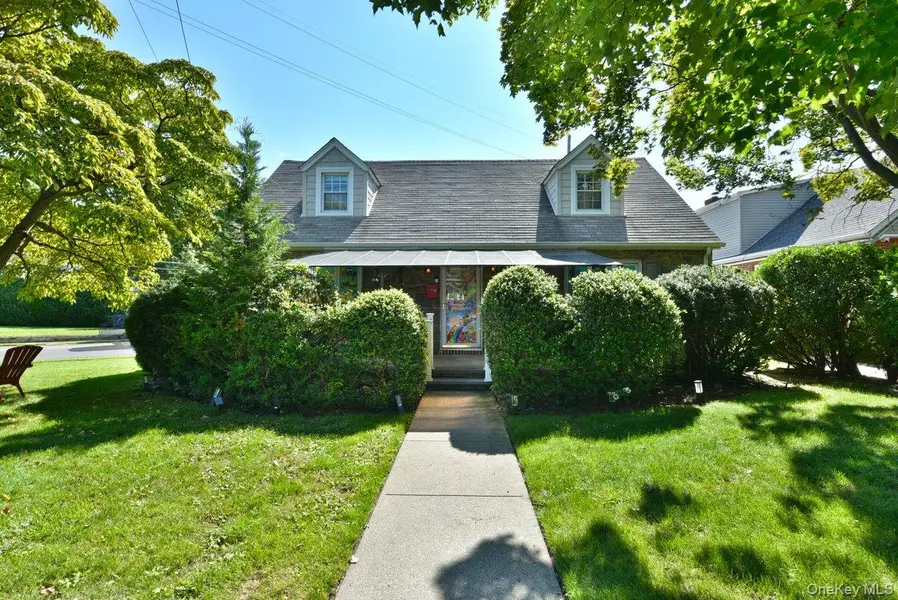 93 Gilmore BLVD, Floral Park, NY 11001