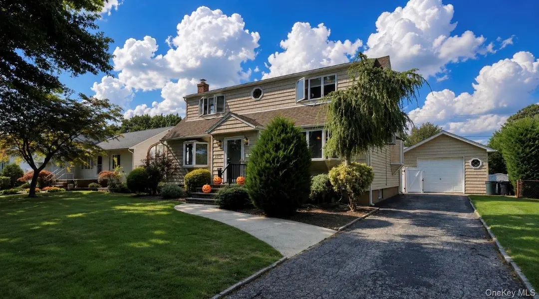 3995 New RD, Seaford, NY 11783