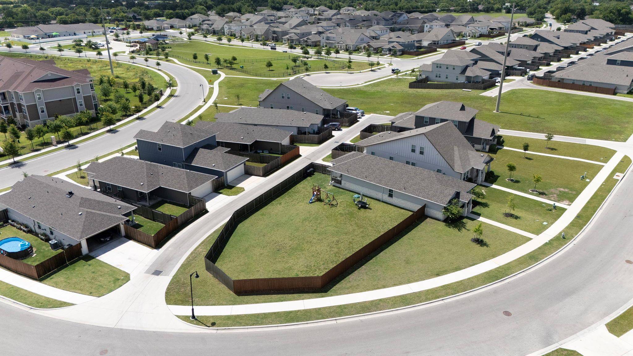 934 Main ST, Hutto, TX 78634