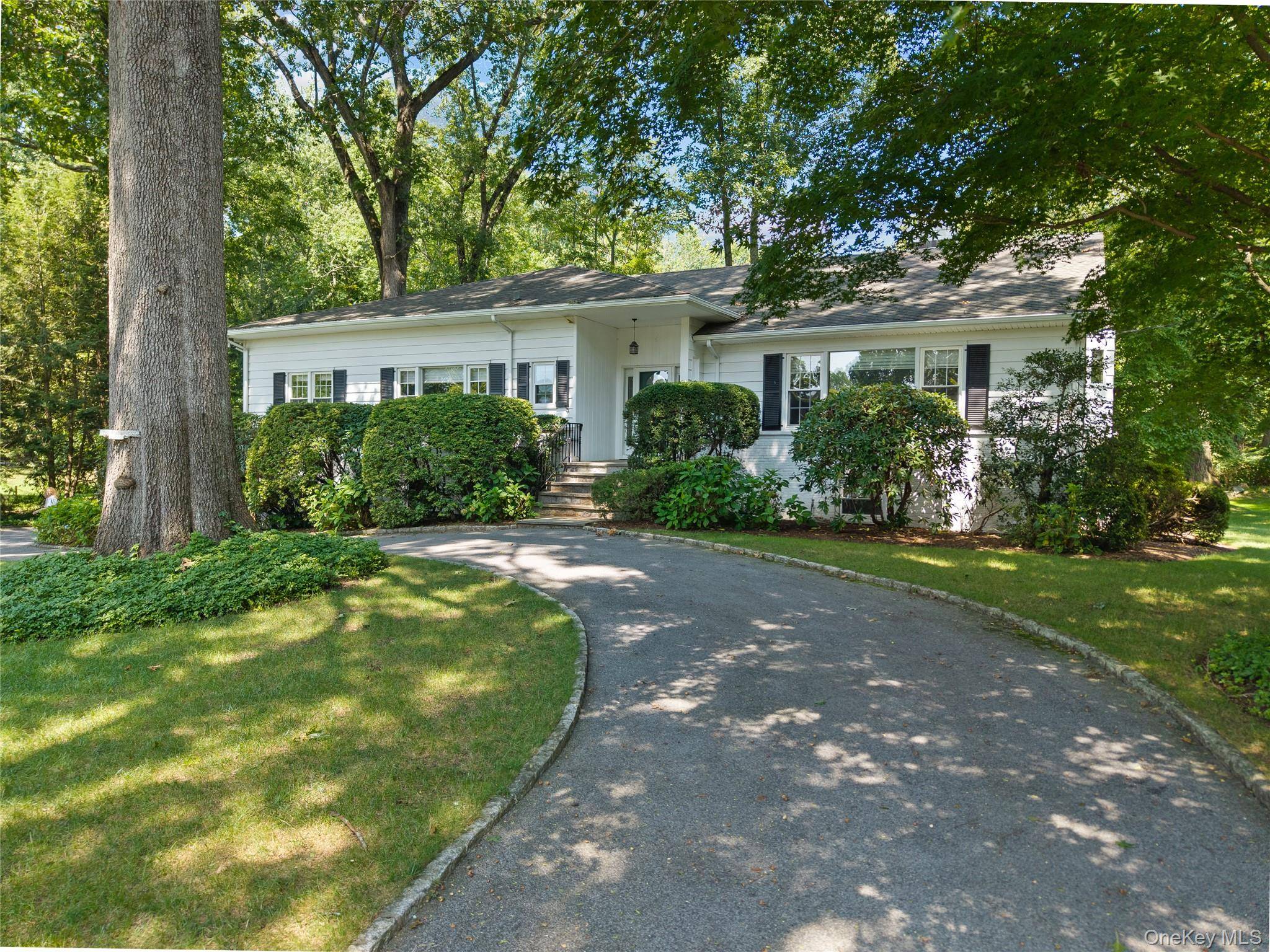 21 Iroquois TRL, Harrison, NY 10528