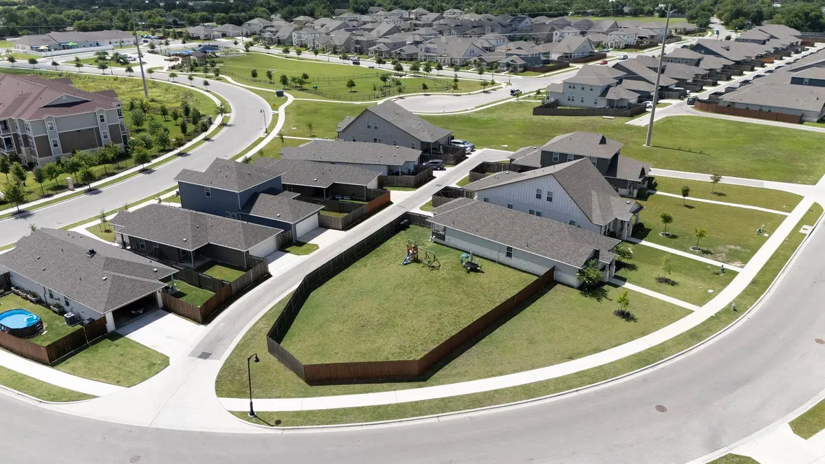 934 Main ST, Hutto, TX 78634