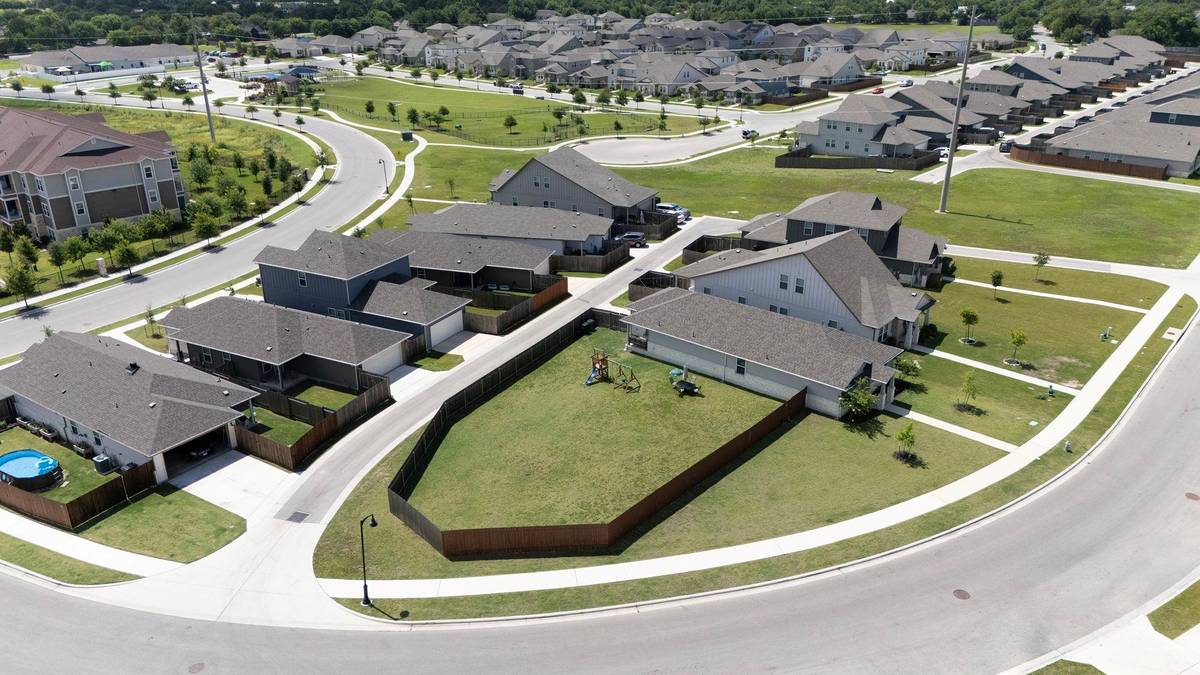 934 Main ST, Hutto, TX 78634