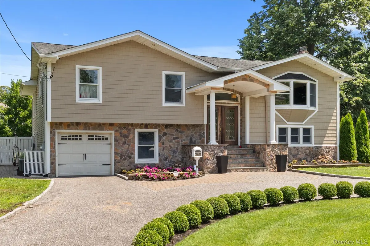 236 Windsor AVE, Brightwaters, NY 11718