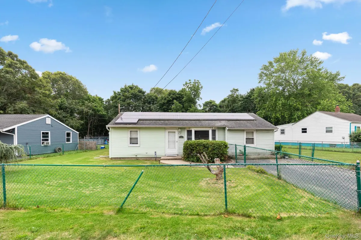 27 Philip ST, Riverhead, NY 11901