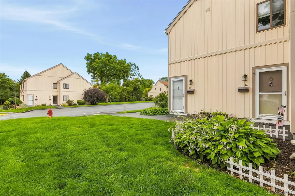 1 Kings Court #A, Mohegan Lake, NY 10547