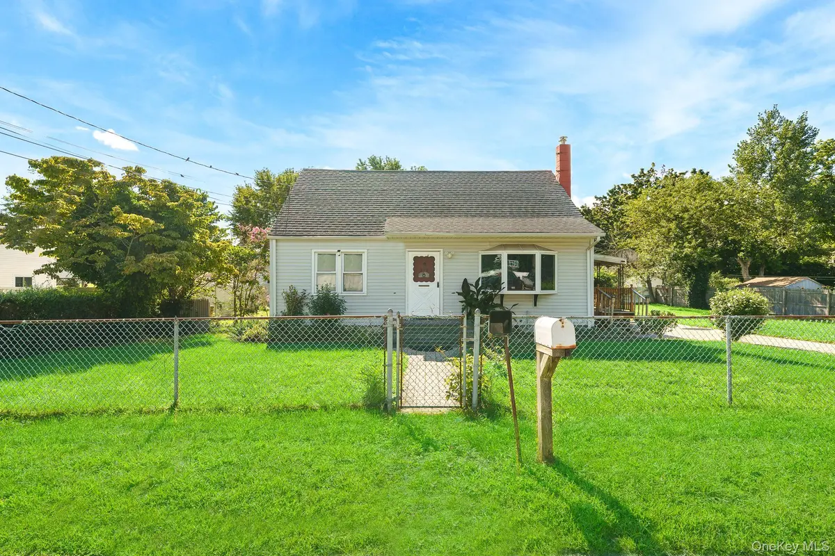 214 Root AVE, Central Islip, NY 11722