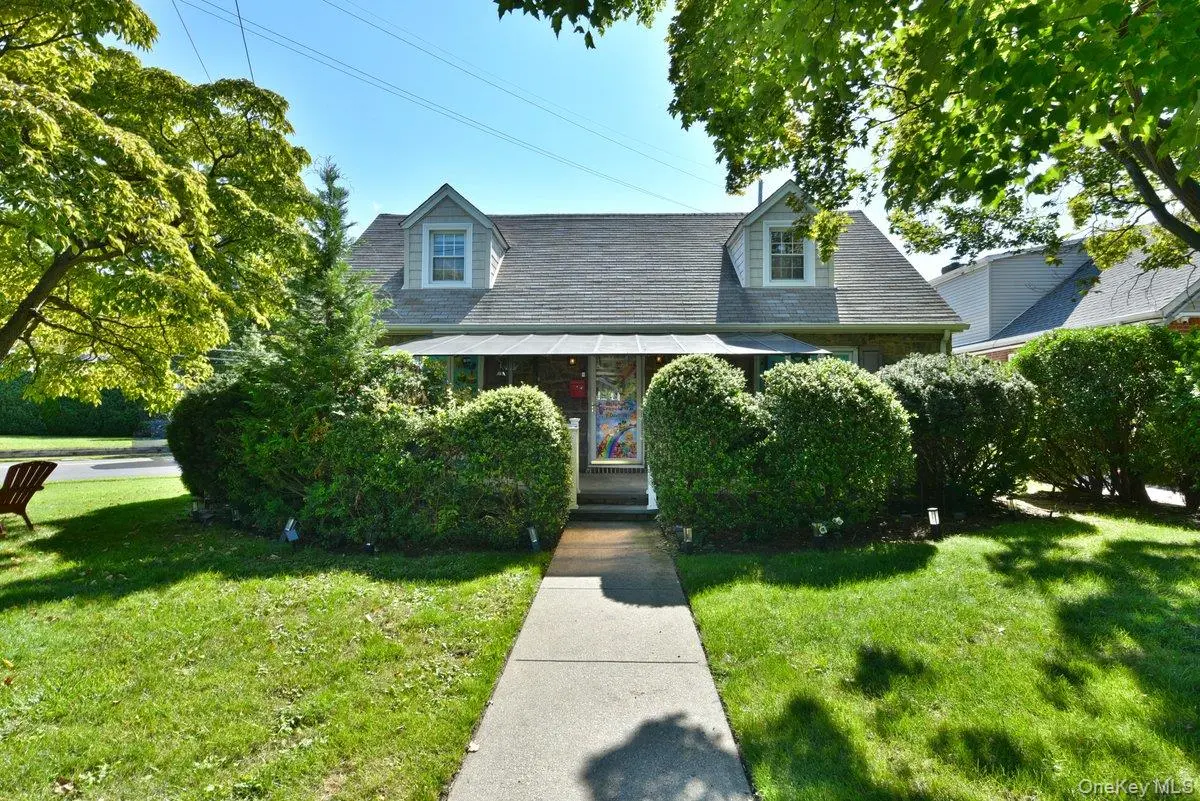 93 Gilmore BLVD, Floral Park, NY 11001