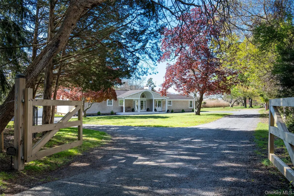 111 S Country RD, Remsenburg, NY 11960