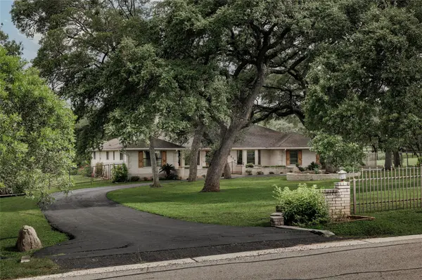9279 Garden Ridge DR, San Antonio, TX 78266
