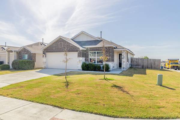 1949 Redstart, New Braunfels, TX 78130