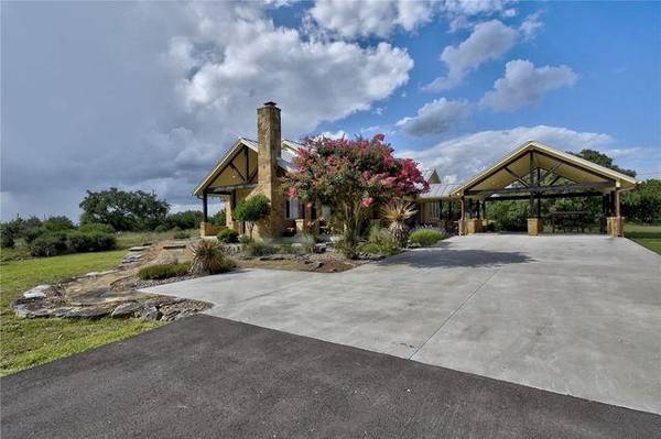 633 Trails End RD, Johnson City, TX 78636
