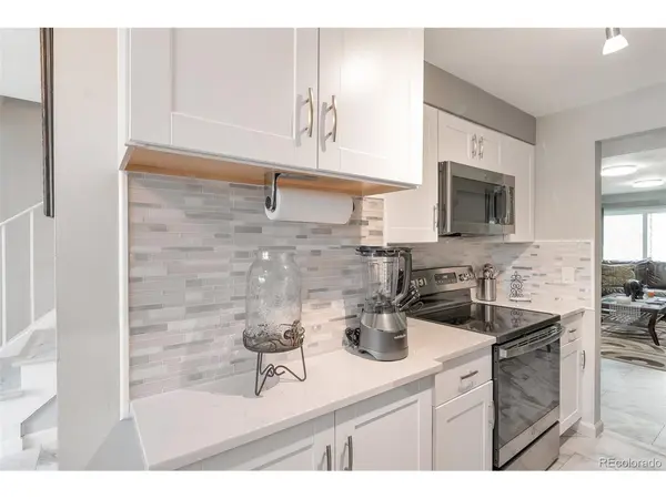 1200 S Monaco St #7, Denver, CO 80224