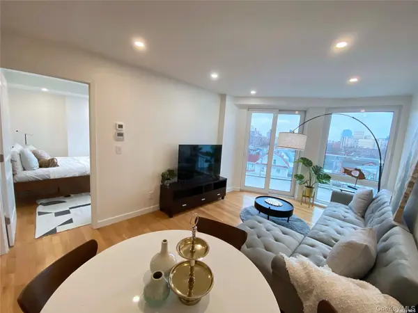 42-23 Parsons BLVD #1E, Flushing, NY 11355