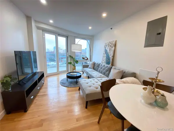 42-23 Parsons BLVD #1E, Flushing, NY 11355