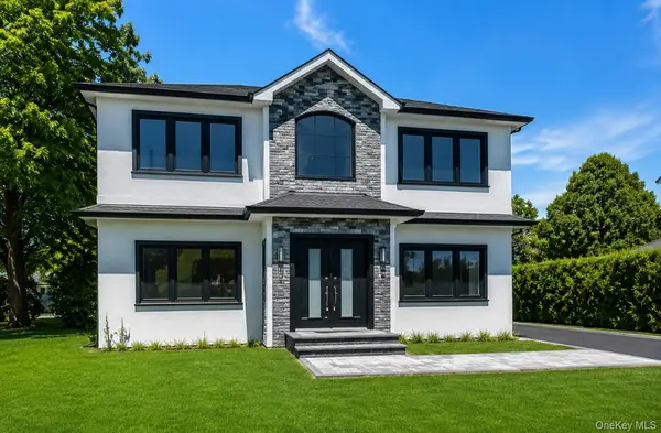 118 W Cherry ST, Hicksville, NY 11801