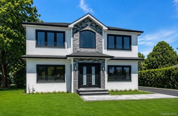 118 W Cherry ST, Hicksville, NY 11801