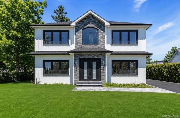 118 W Cherry ST, Hicksville, NY 11801