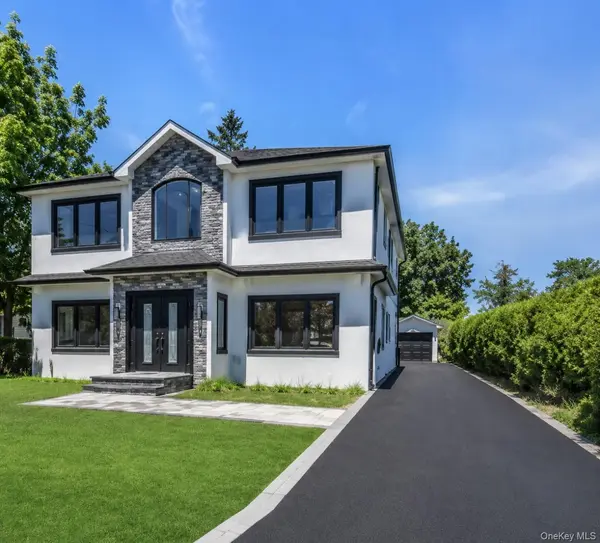 118 W Cherry ST, Hicksville, NY 11801