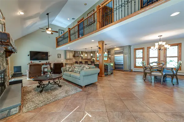 130 N Country RD, Shoreham, NY 11786