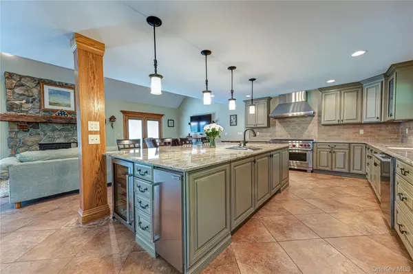 130 N Country RD, Shoreham, NY 11786